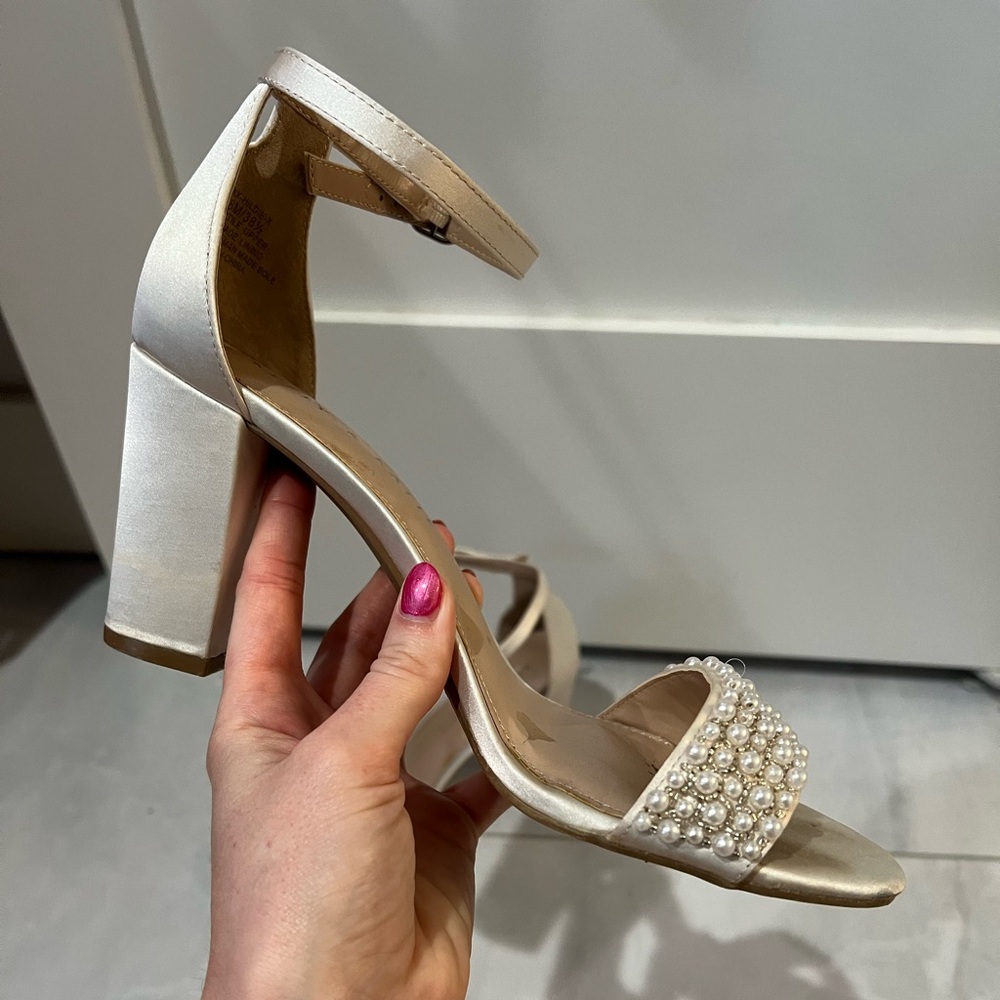 Kelly & Katie Pearl Ivory Heels - Size 8